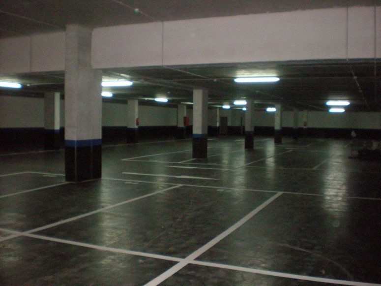 Plaza_publica_y_aparcamiento_para_vehiculos_en_sr3_6